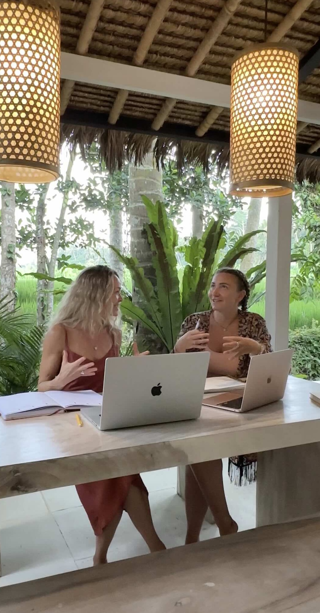 Screenshot noosa-australia-tropical-beach-view